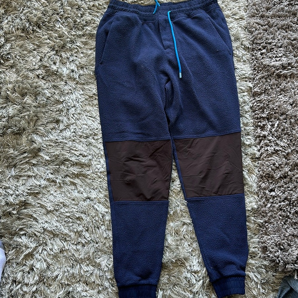 Cotopaxi fleece joggers medium